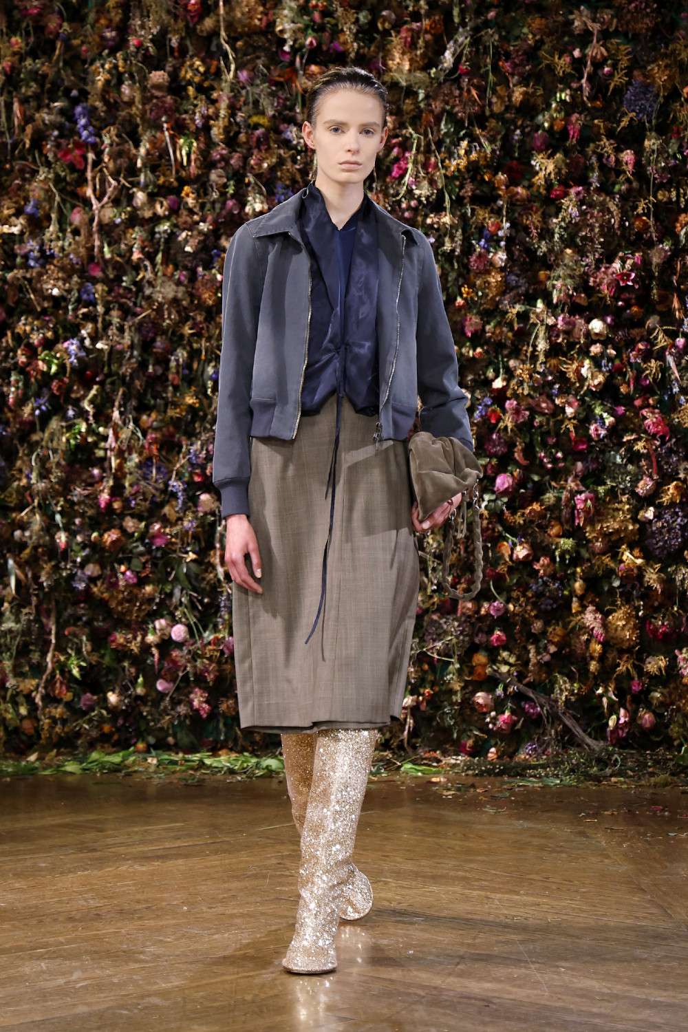 El Margiela SS27 de Martens enfrenta rigidez y suavidad