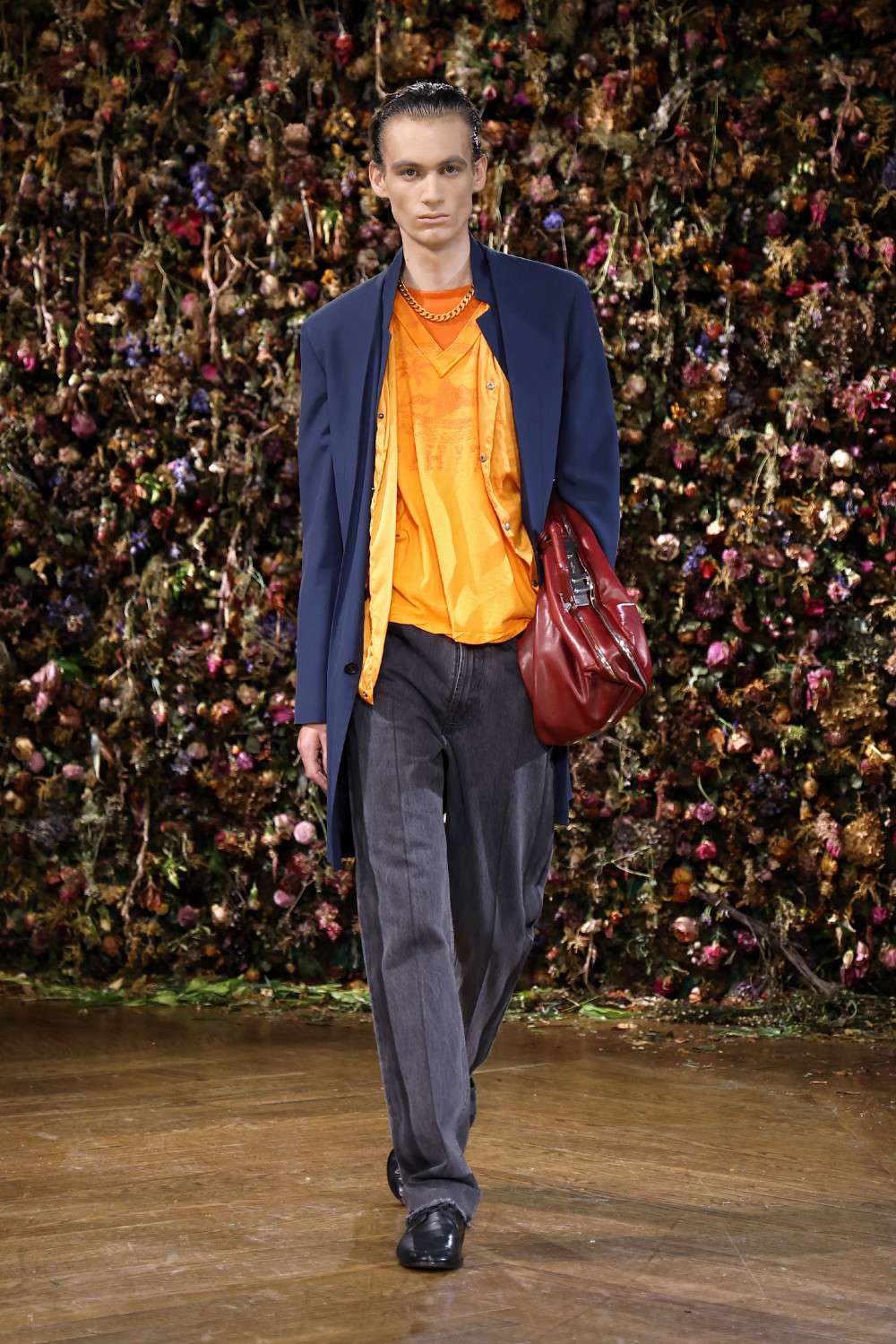 El Margiela SS27 de Martens enfrenta rigidez y suavidad