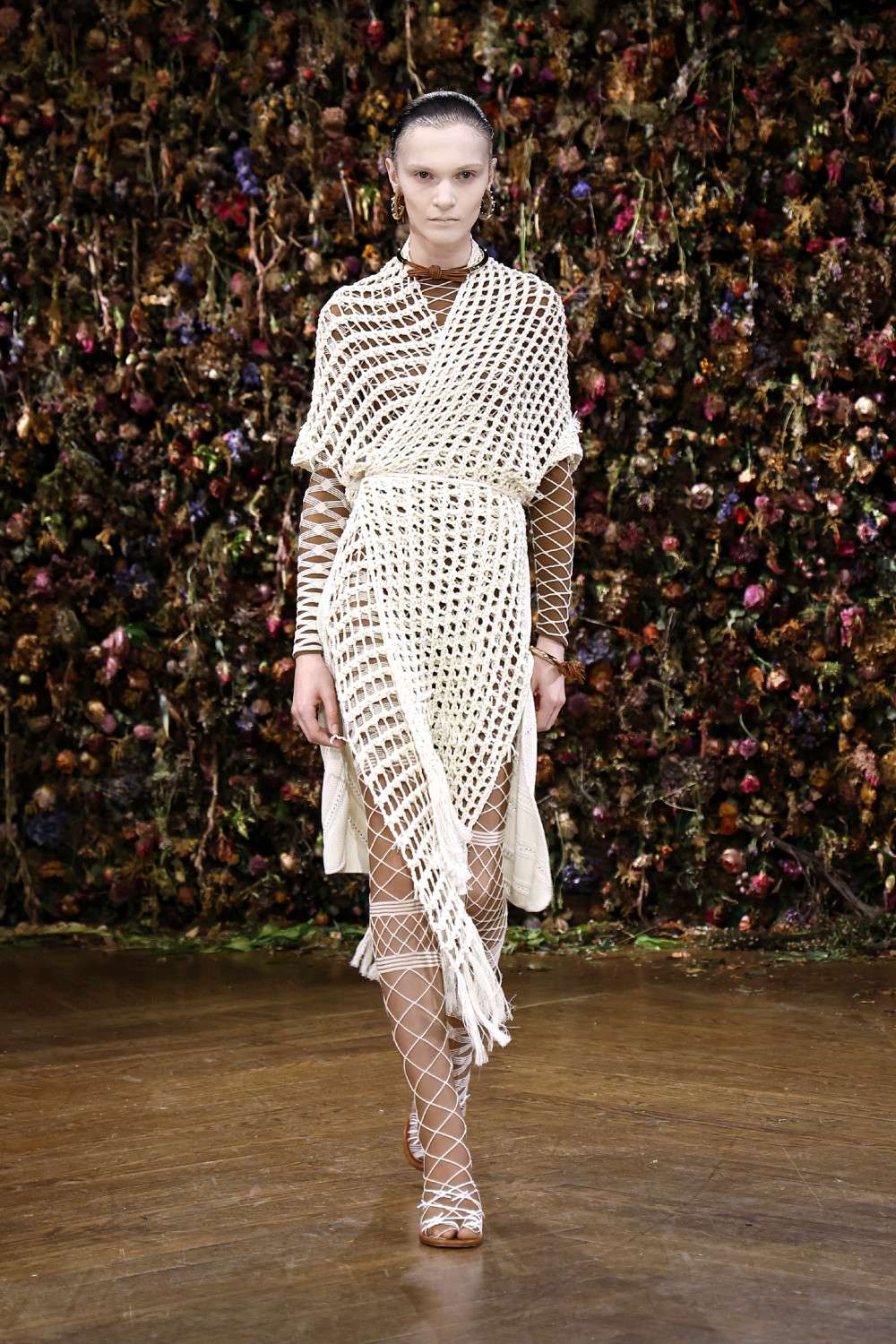 El Margiela SS27 de Martens enfrenta rigidez y suavidad