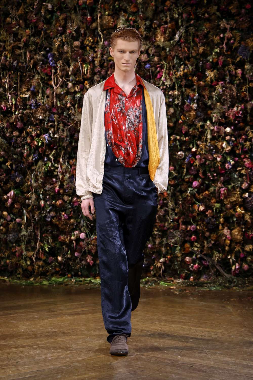 El Margiela SS27 de Martens enfrenta rigidez y suavidad