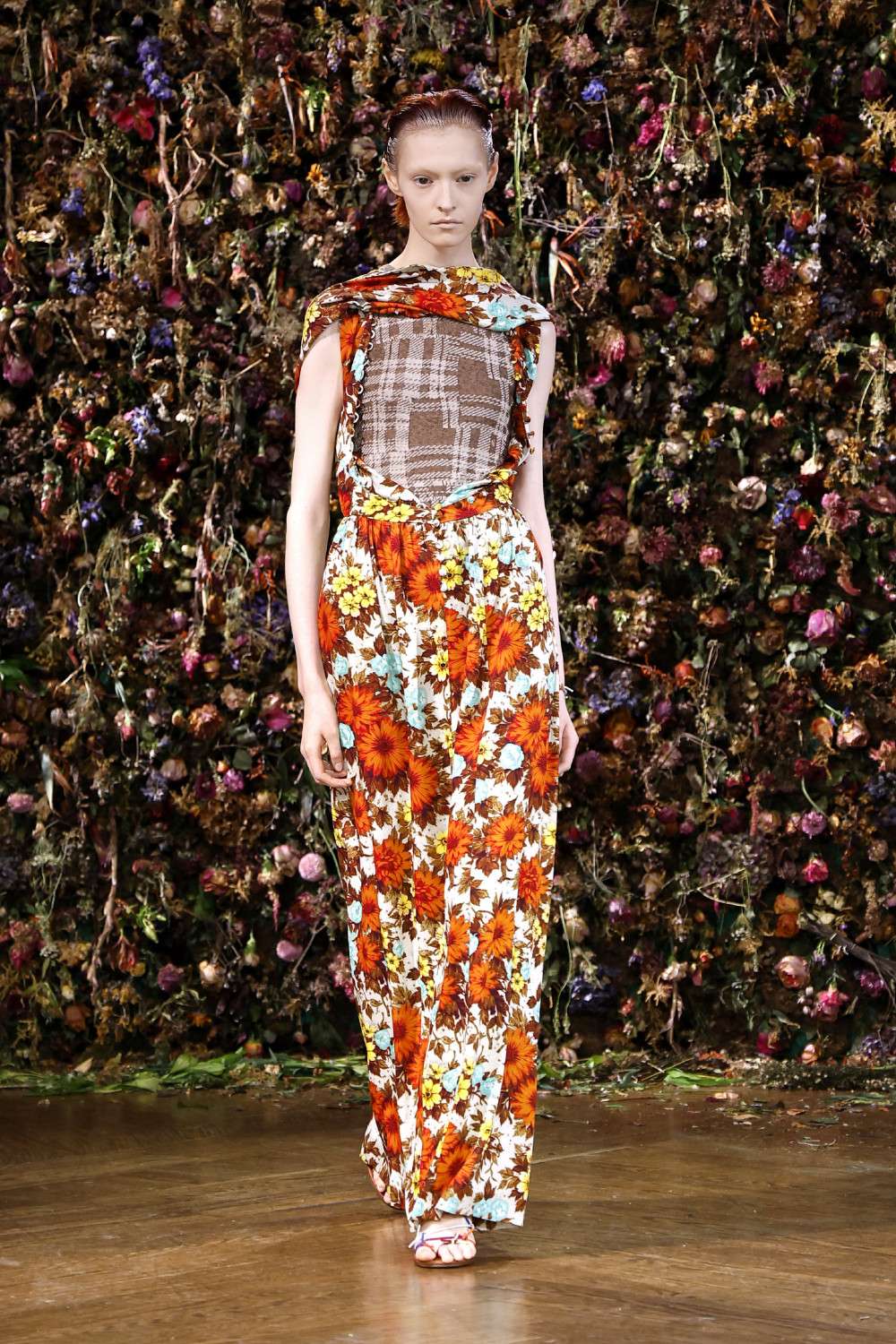 El Margiela SS27 de Martens enfrenta rigidez y suavidad