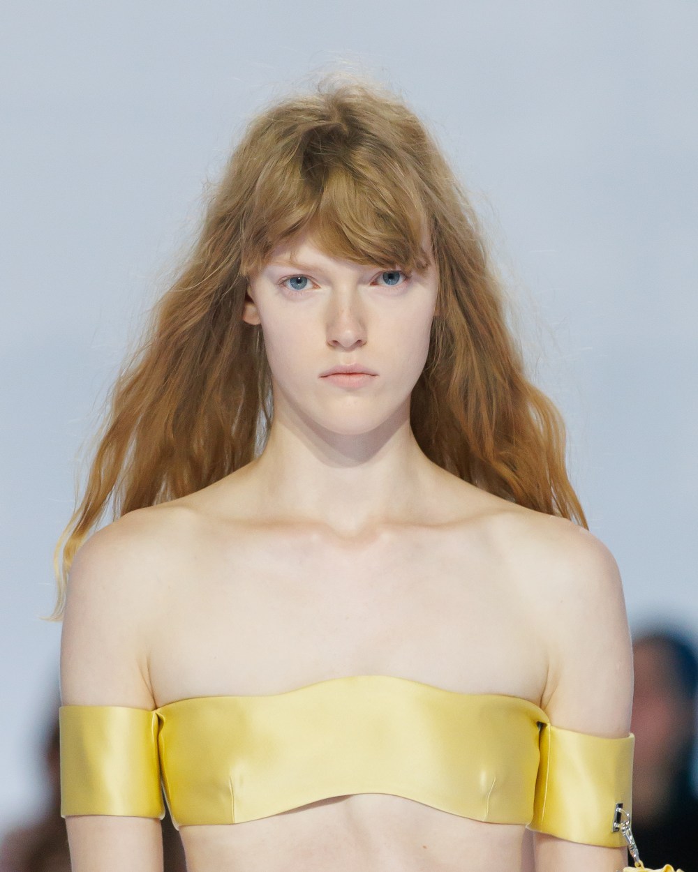 Prada SS27 hace de la naturalidad su nueva obsesión beauty