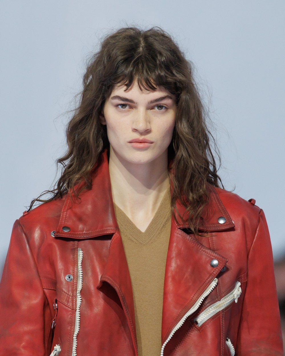 Prada SS27 hace de la naturalidad su nueva obsesión beauty
