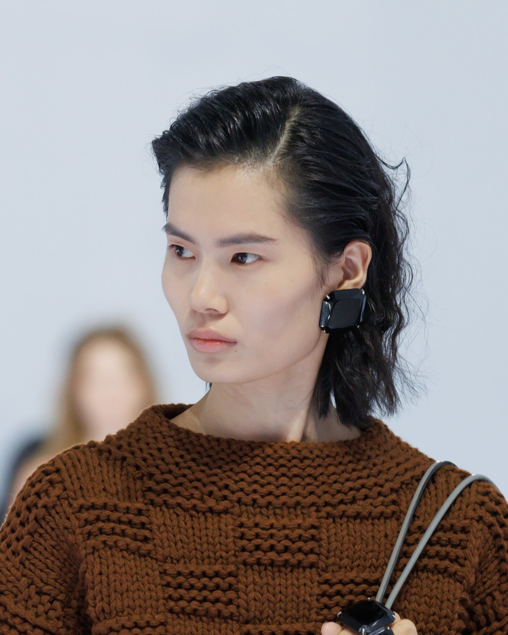 Prada SS27 hace de la naturalidad su nueva obsesión beauty