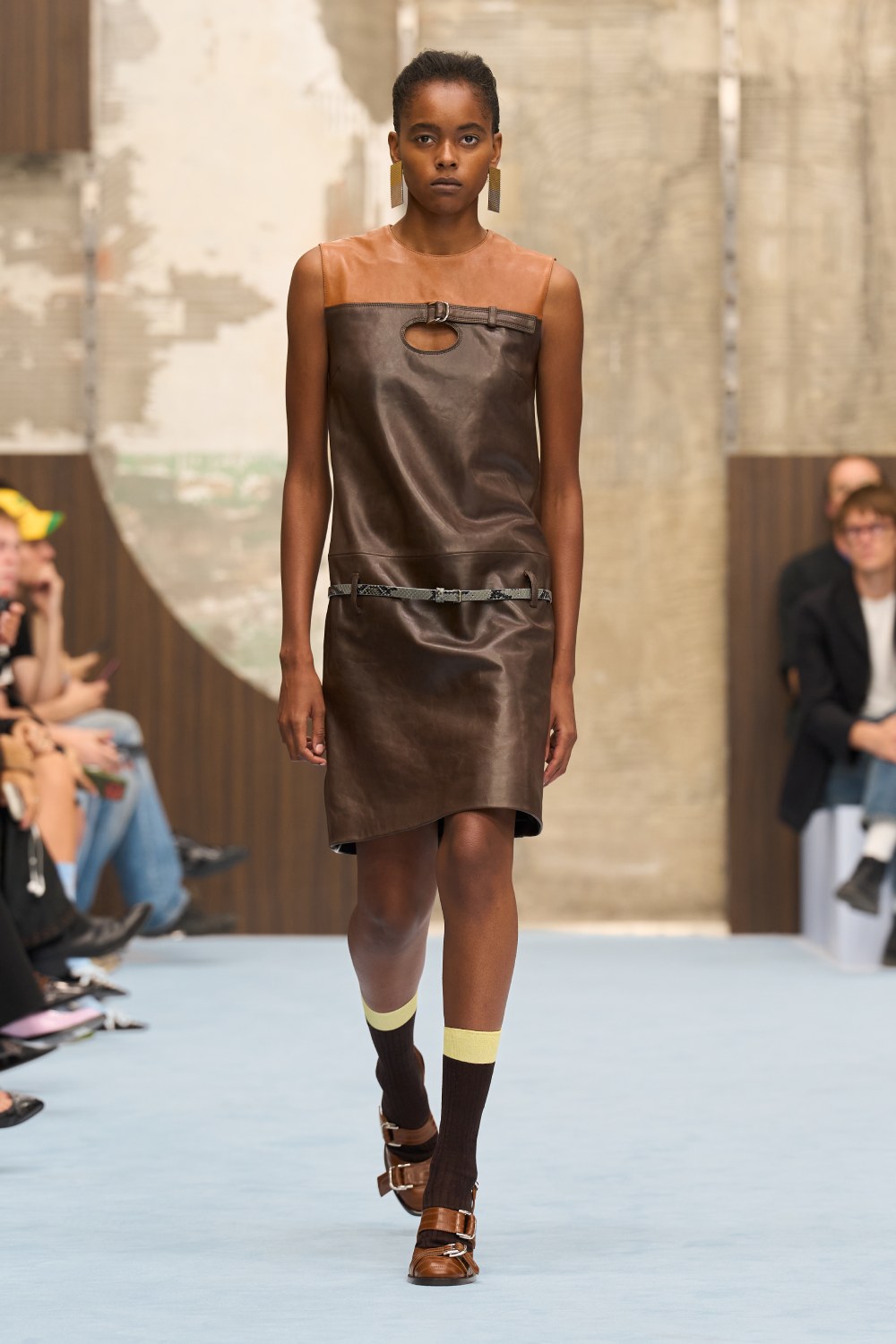 Marni SS27 revela lo interno y juega con la idea de mostrar