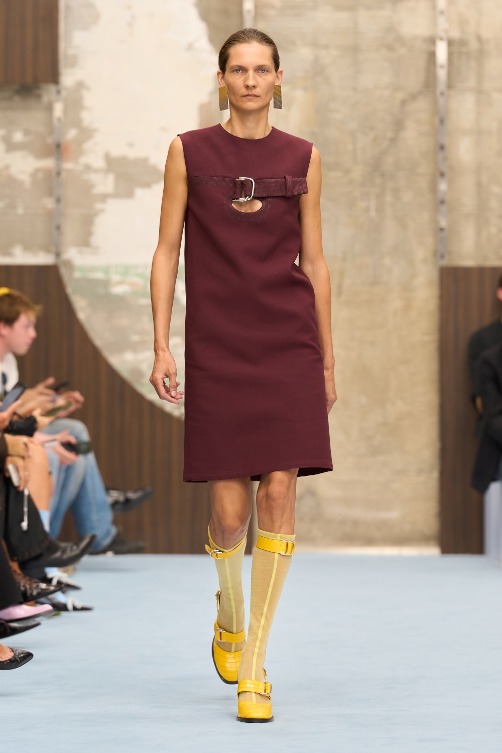 Marni SS27 revela lo interno y juega con la idea de mostrar