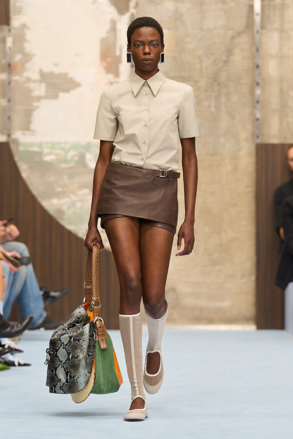 Marni SS27 revela lo interno y juega con la idea de mostrar