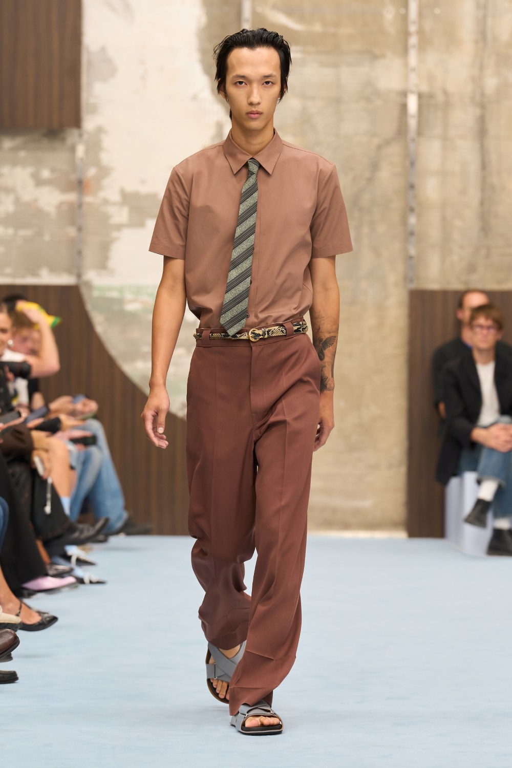 Marni SS27 revela lo interno y juega con la idea de mostrar