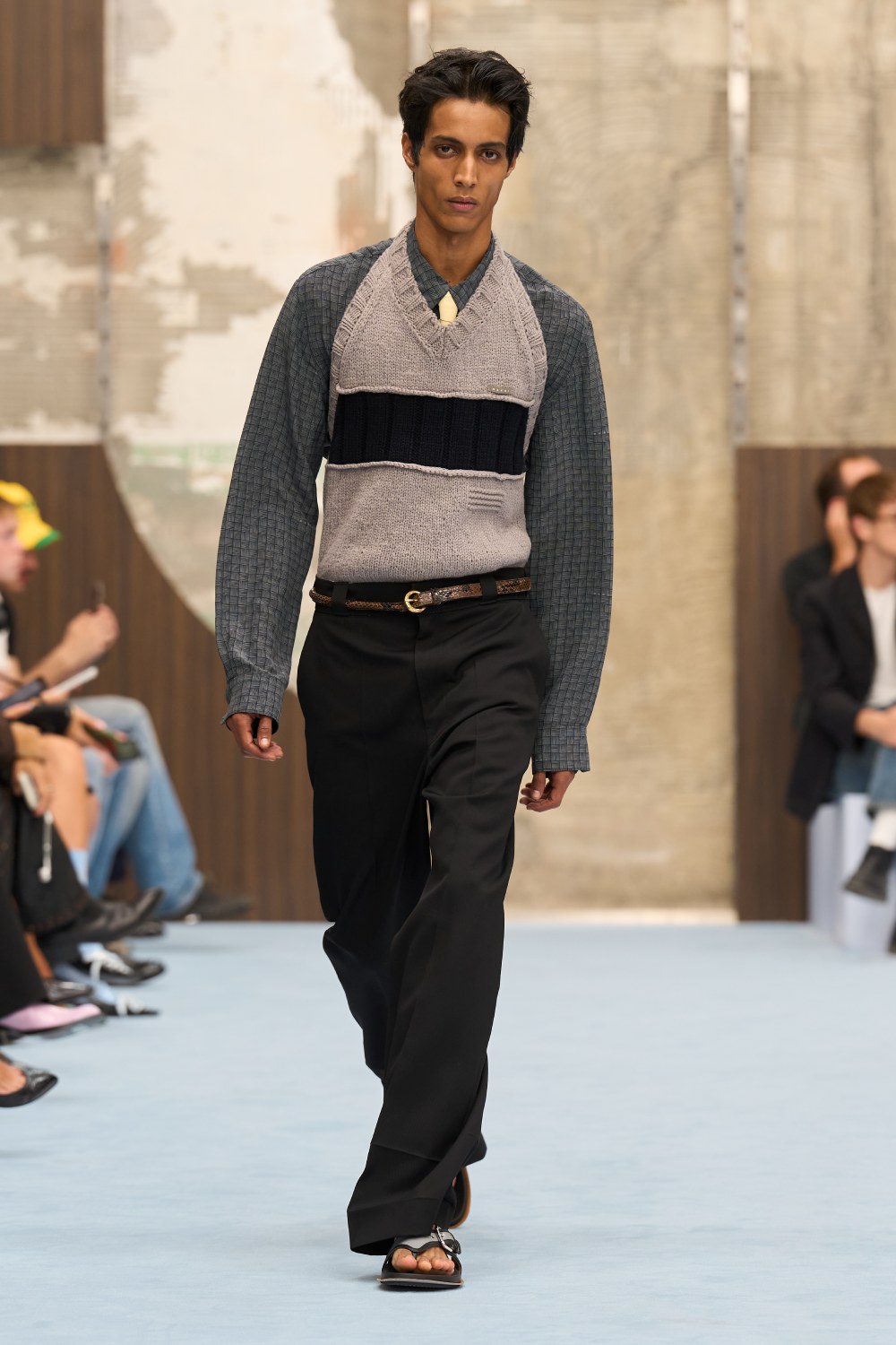 Marni SS27 revela lo interno y juega con la idea de mostrar