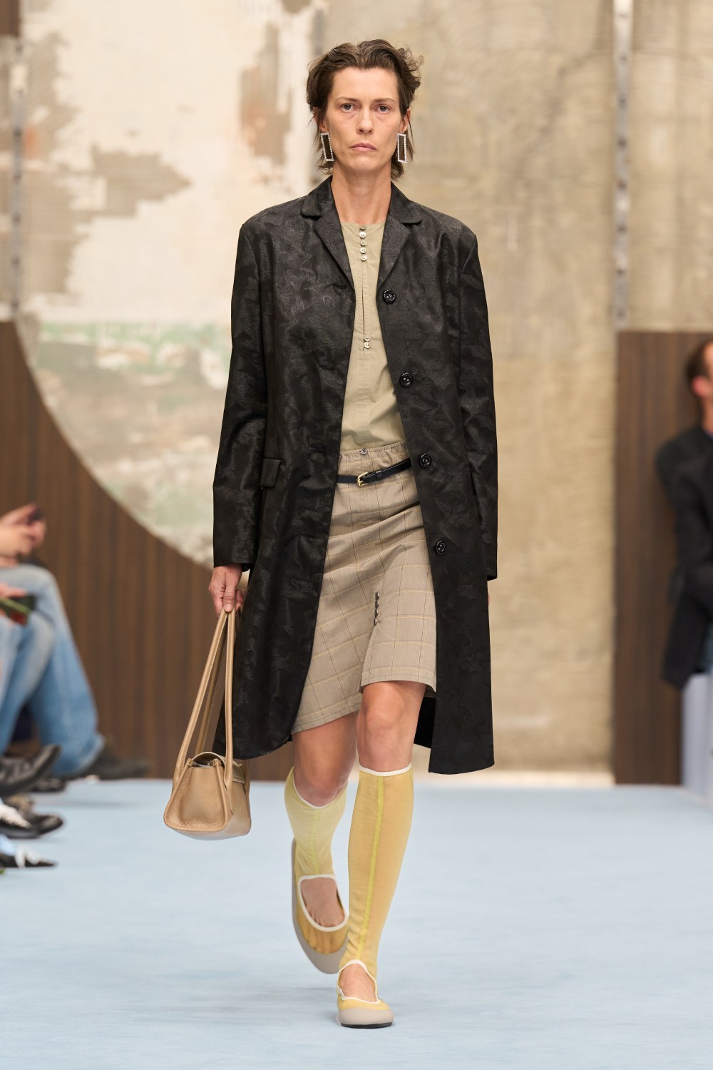 Marni SS27 revela lo interno y juega con la idea de mostrar
