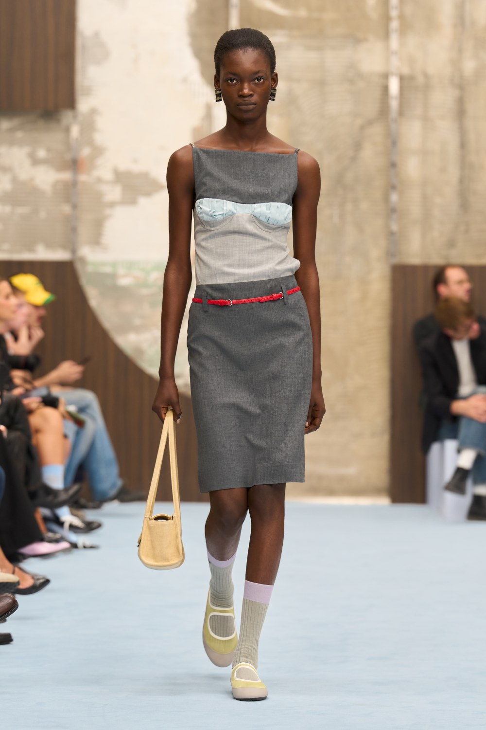 Marni SS27 revela lo interno y juega con la idea de mostrar