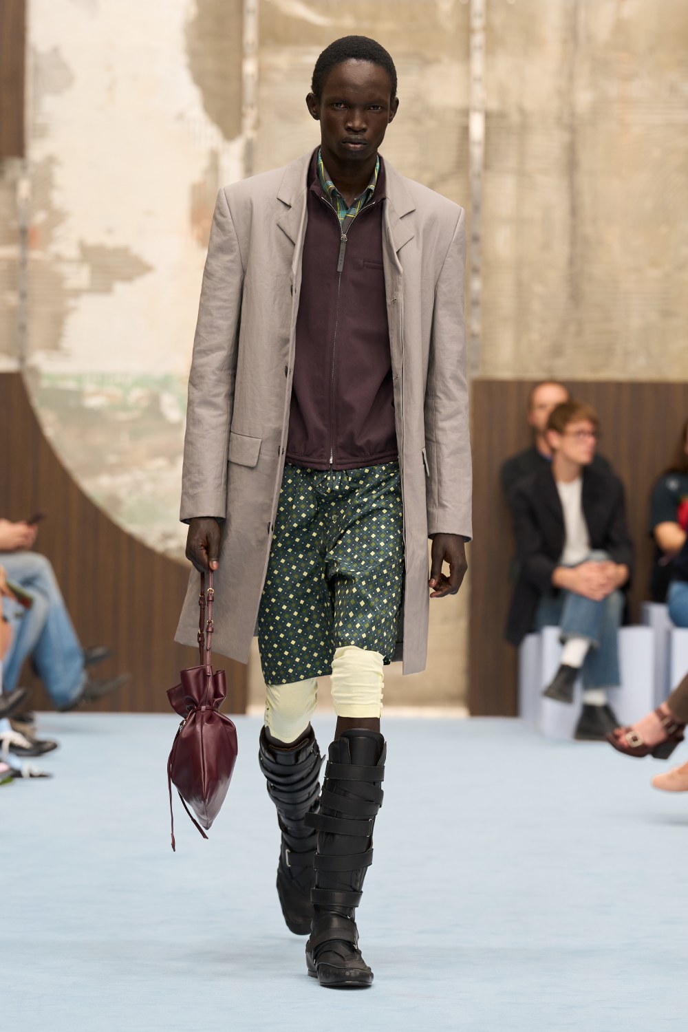 Marni SS27 revela lo interno y juega con la idea de mostrar