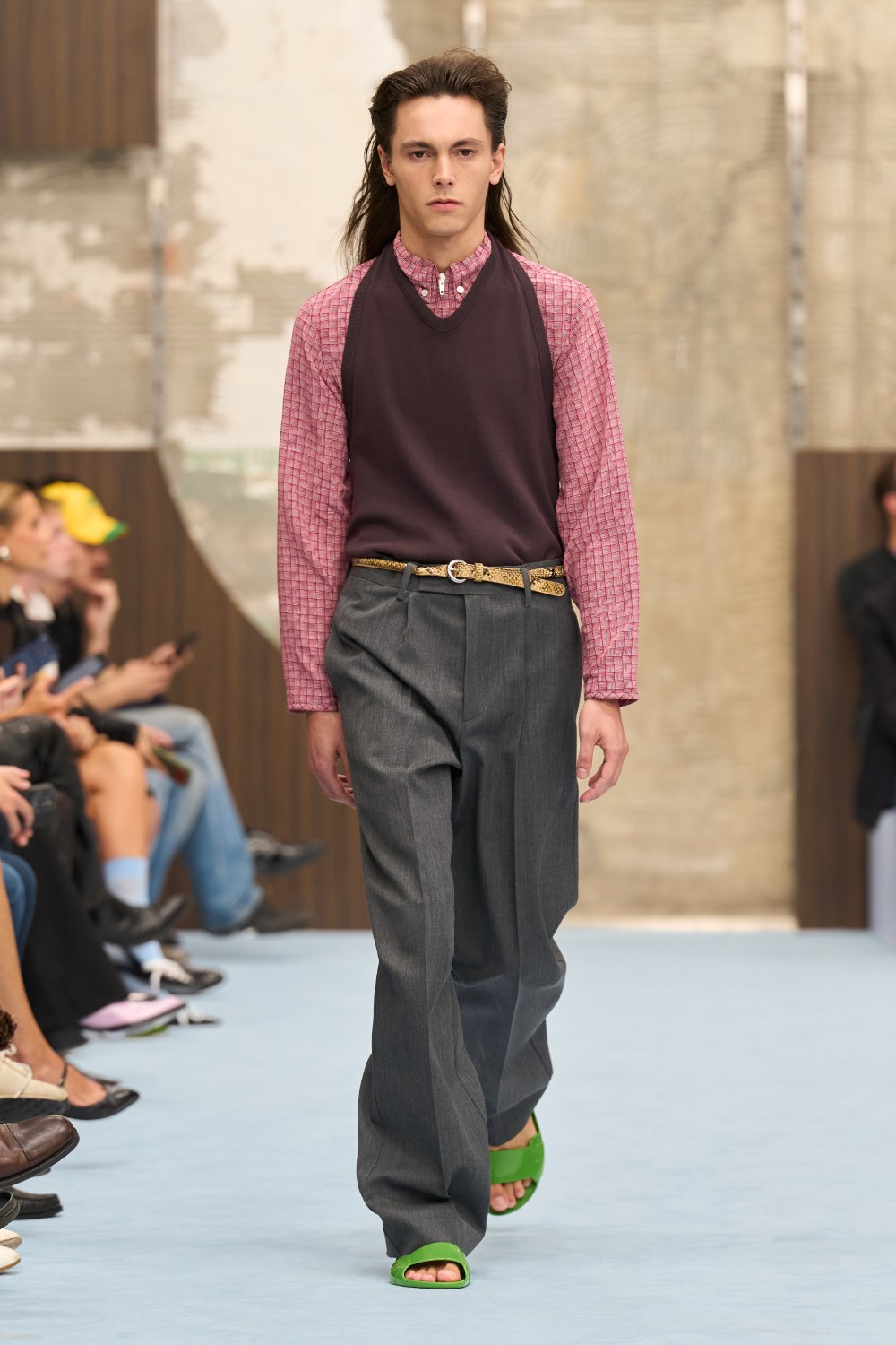 Marni SS27 revela lo interno y juega con la idea de mostrar