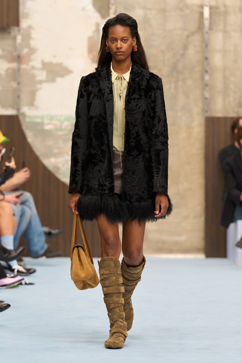 Marni SS27 revela lo interno y juega con la idea de mostrar