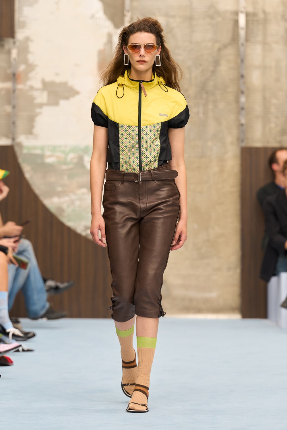 Marni SS27 revela lo interno y juega con la idea de mostrar