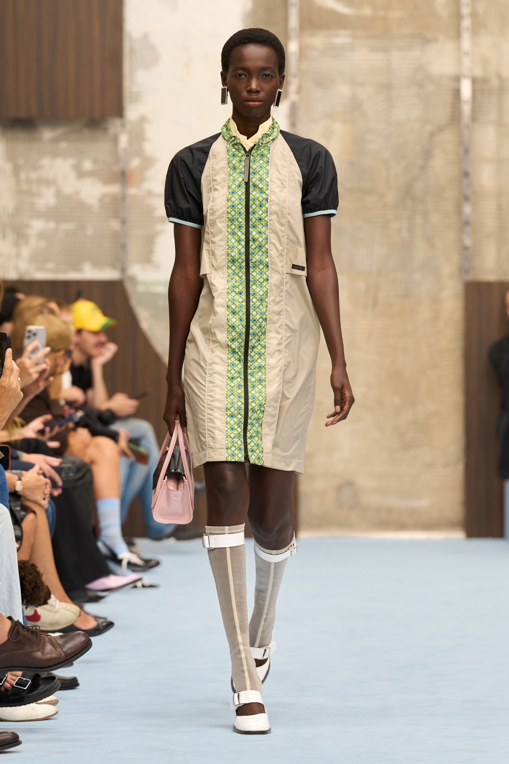 Marni SS27 revela lo interno y juega con la idea de mostrar