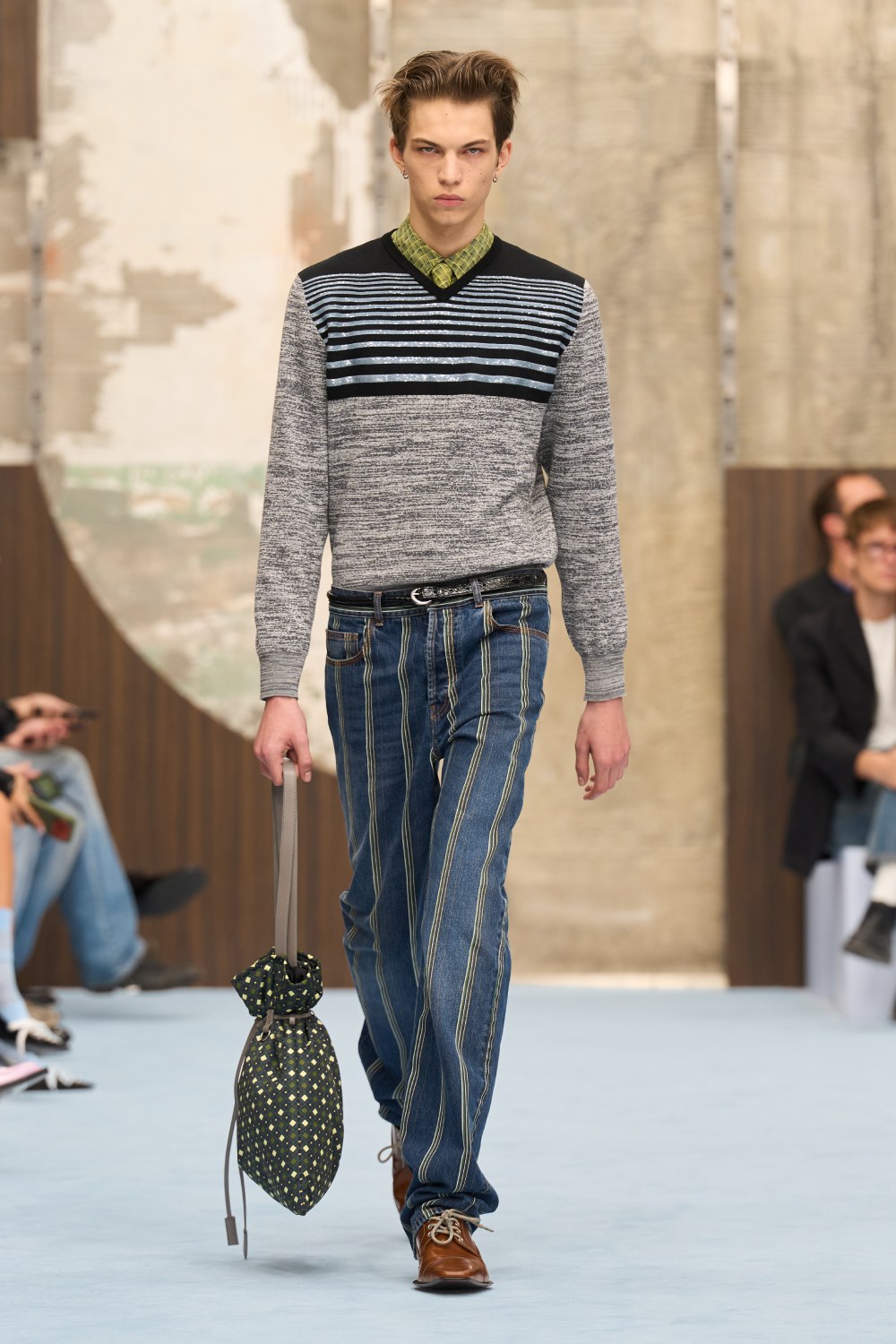 Marni SS27 revela lo interno y juega con la idea de mostrar