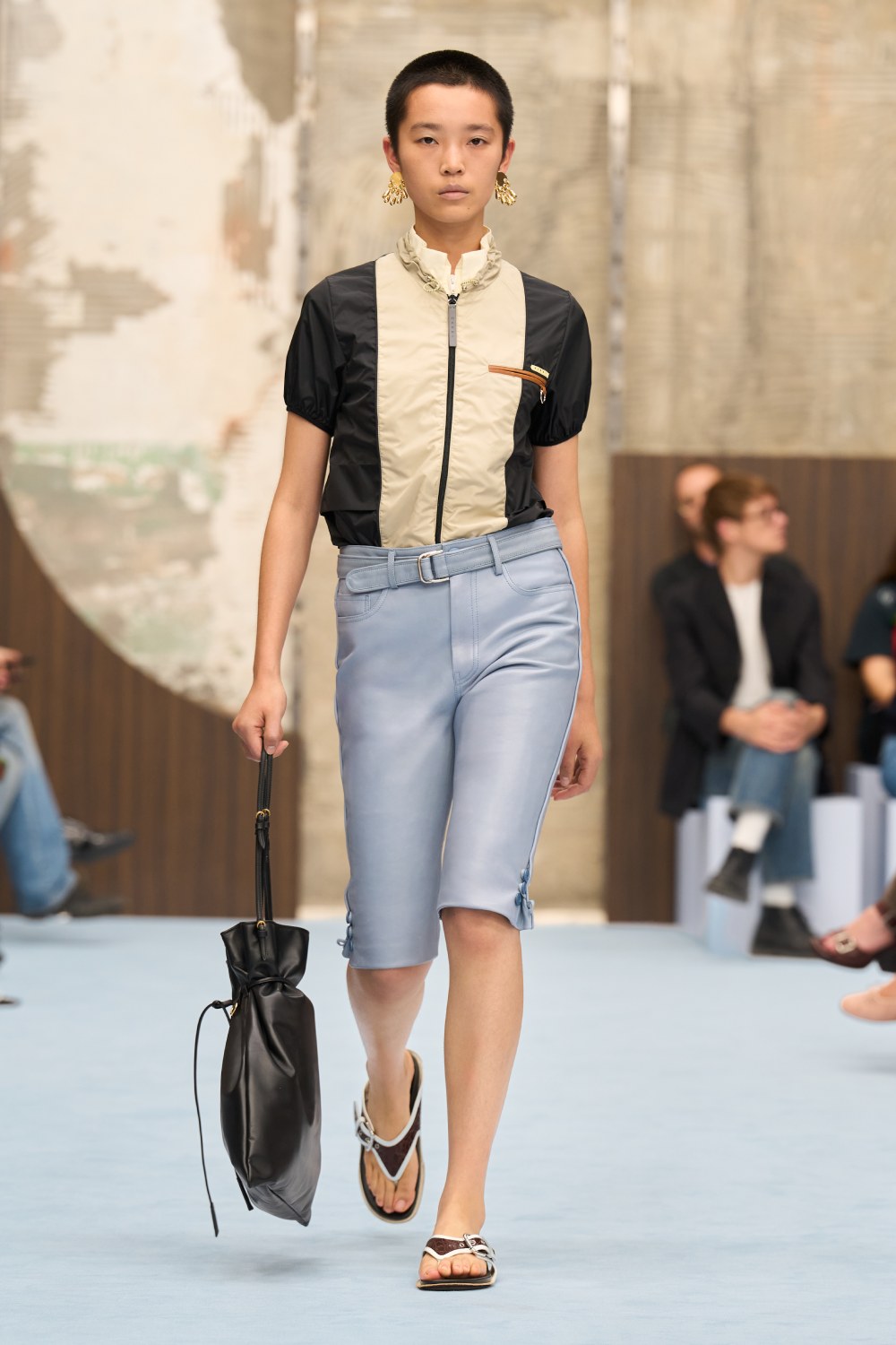 Marni SS27 revela lo interno y juega con la idea de mostrar
