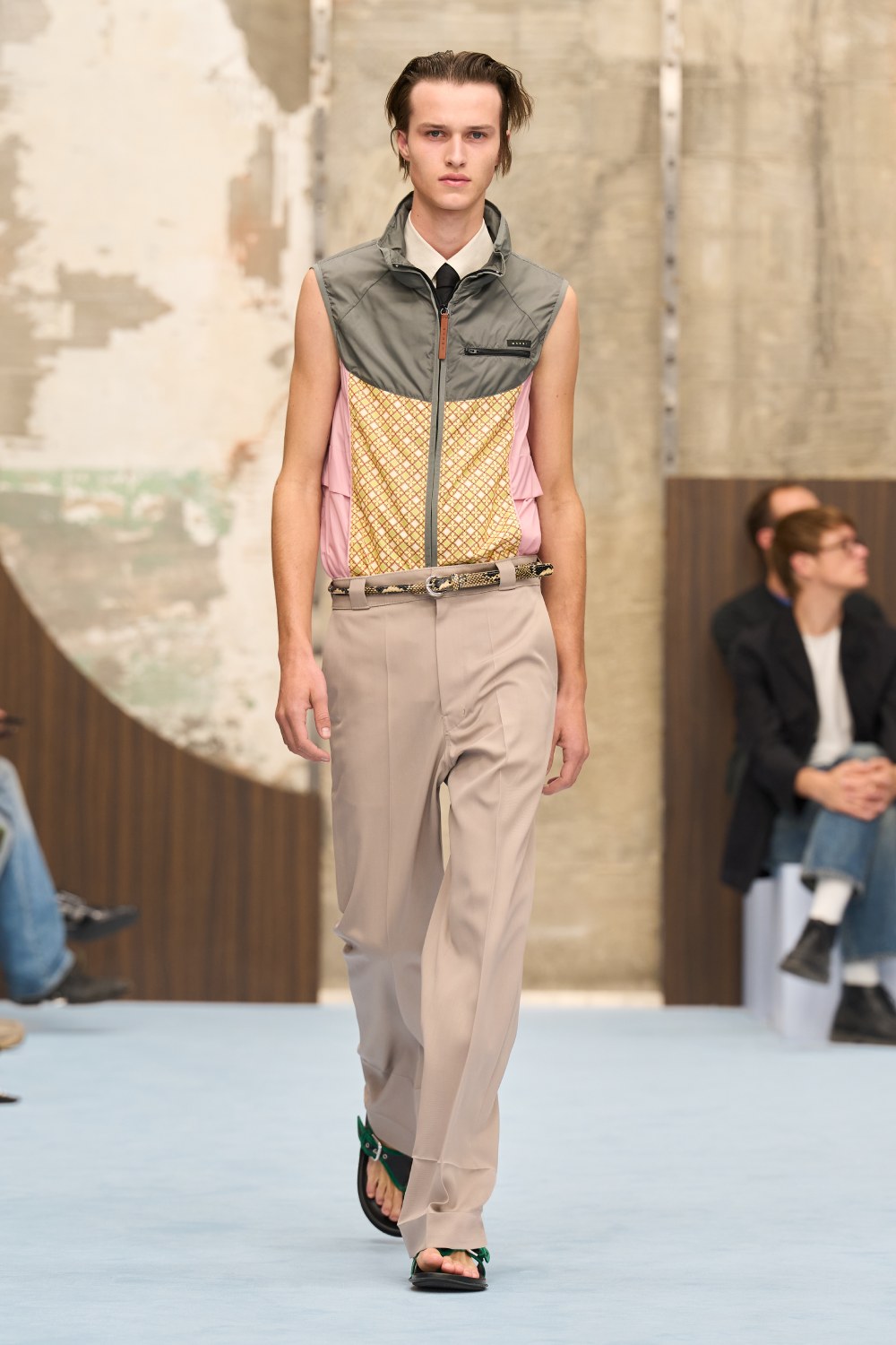 Marni SS27 revela lo interno y juega con la idea de mostrar