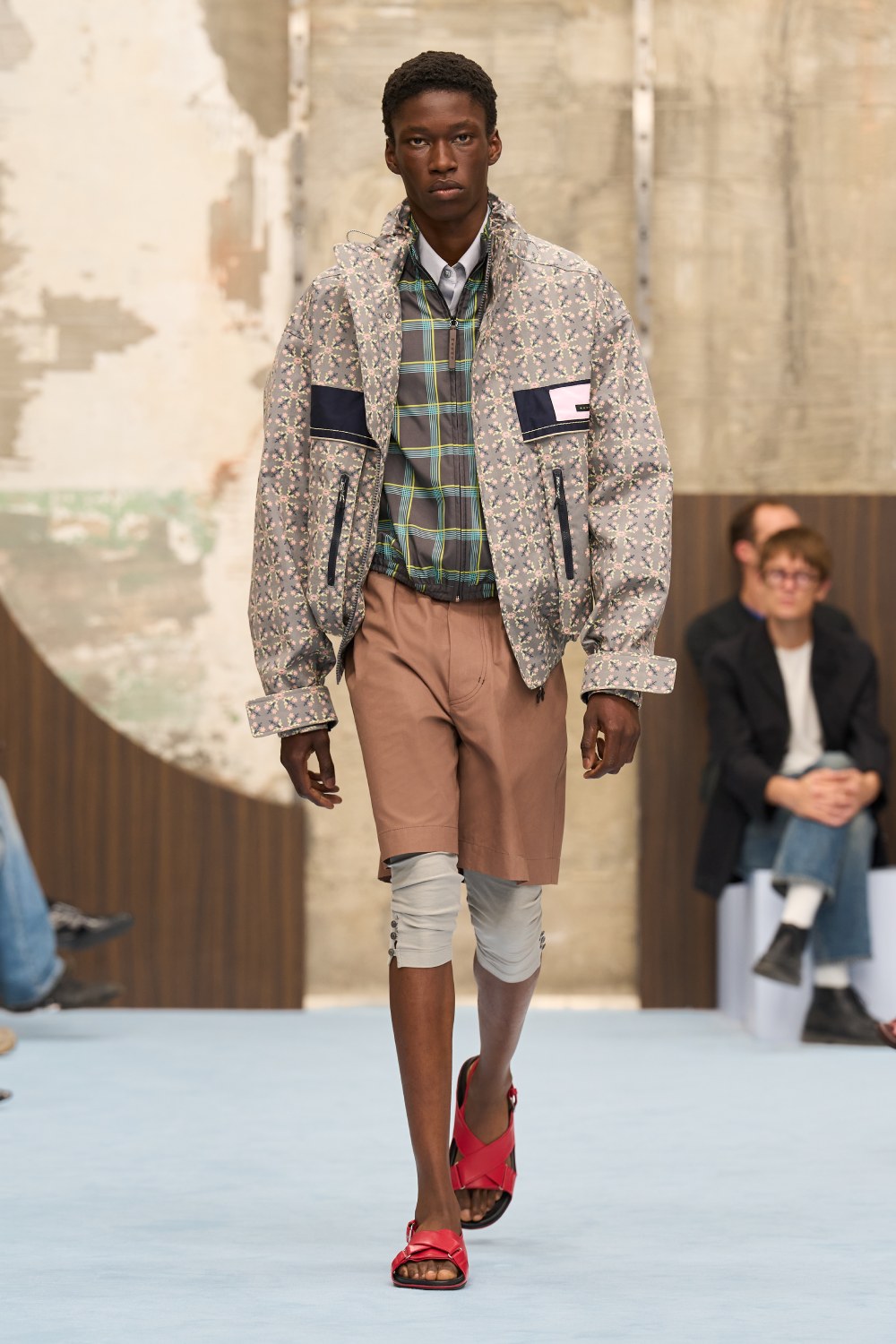 Marni SS27 revela lo interno y juega con la idea de mostrar