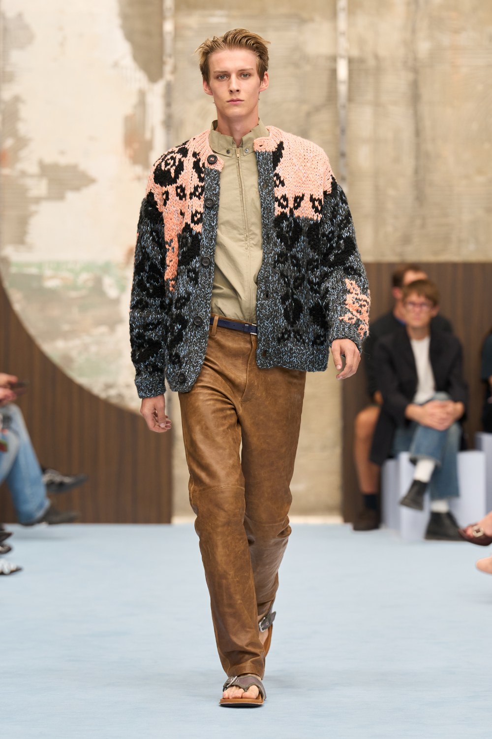Marni SS27 revela lo interno y juega con la idea de mostrar