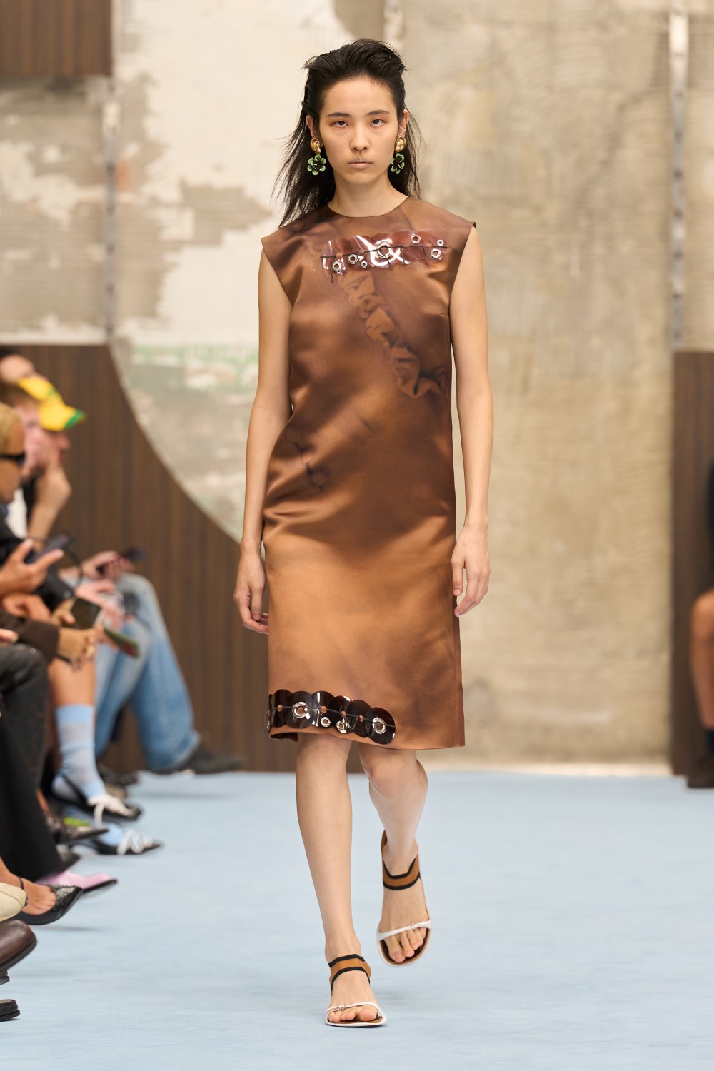 Marni SS27 revela lo interno y juega con la idea de mostrar