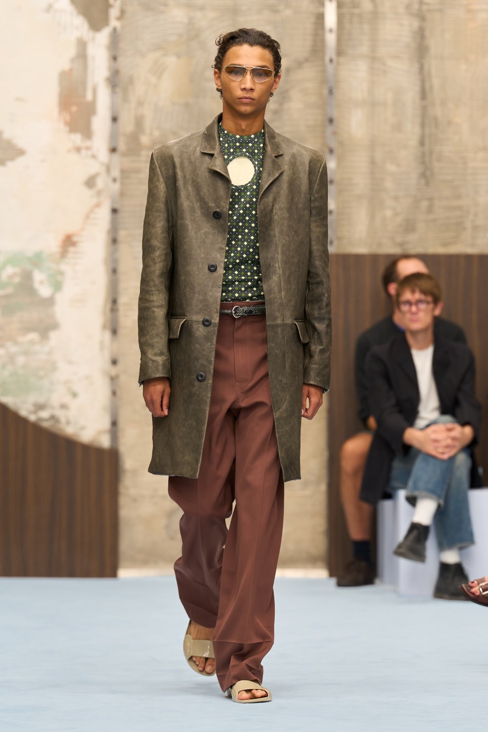 Marni SS27 revela lo interno y juega con la idea de mostrar