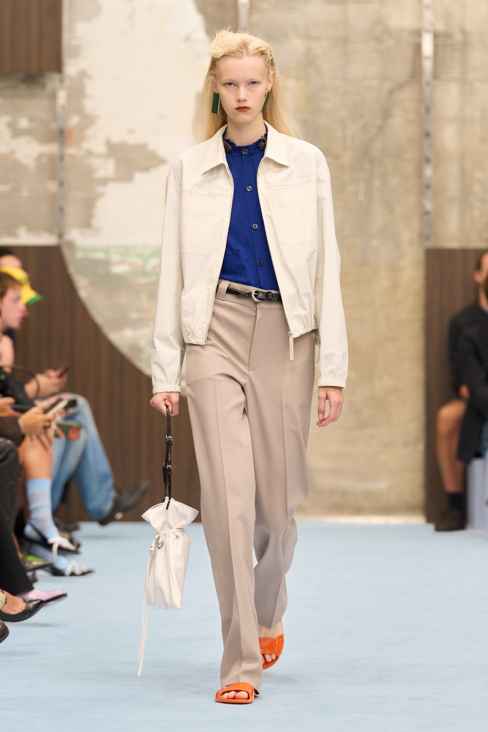 Marni SS27 revela lo interno y juega con la idea de mostrar