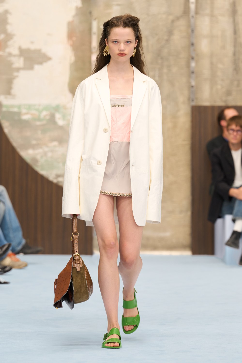 Marni SS27 revela lo interno y juega con la idea de mostrar