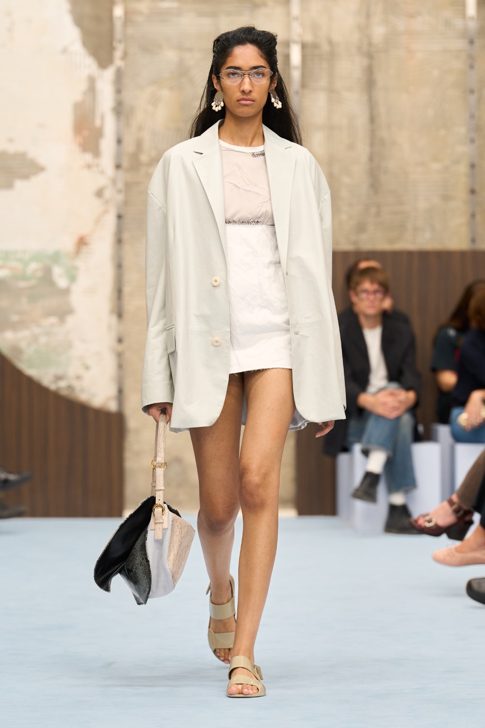 Marni SS27 revela lo interno y juega con la idea de mostrar
