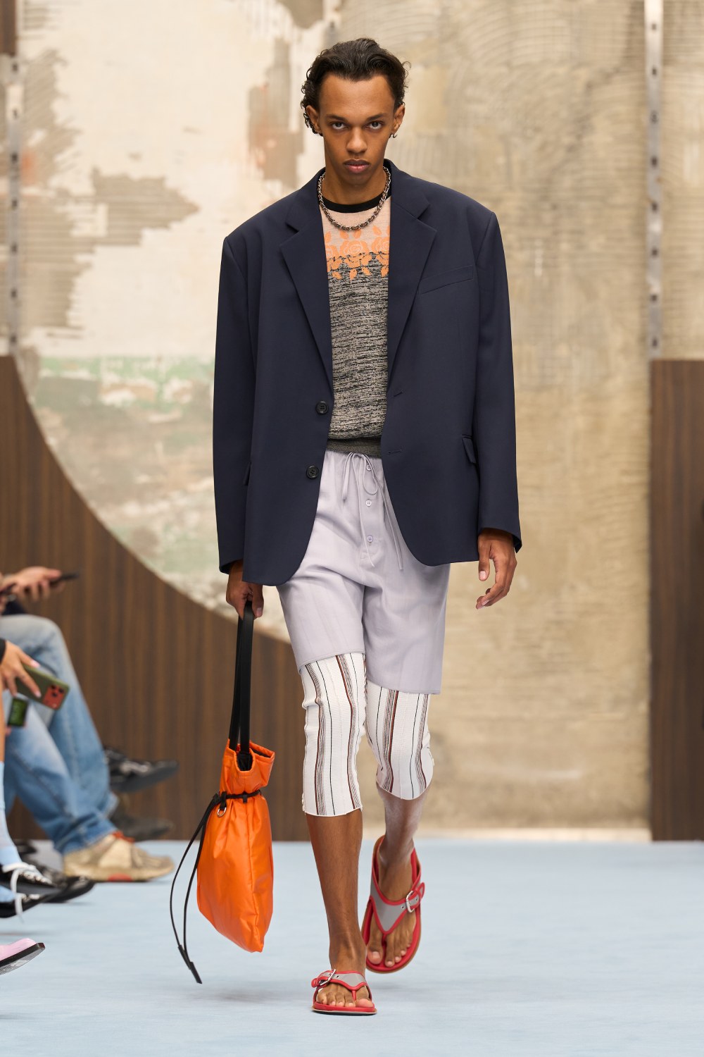 Marni SS27 revela lo interno y juega con la idea de mostrar