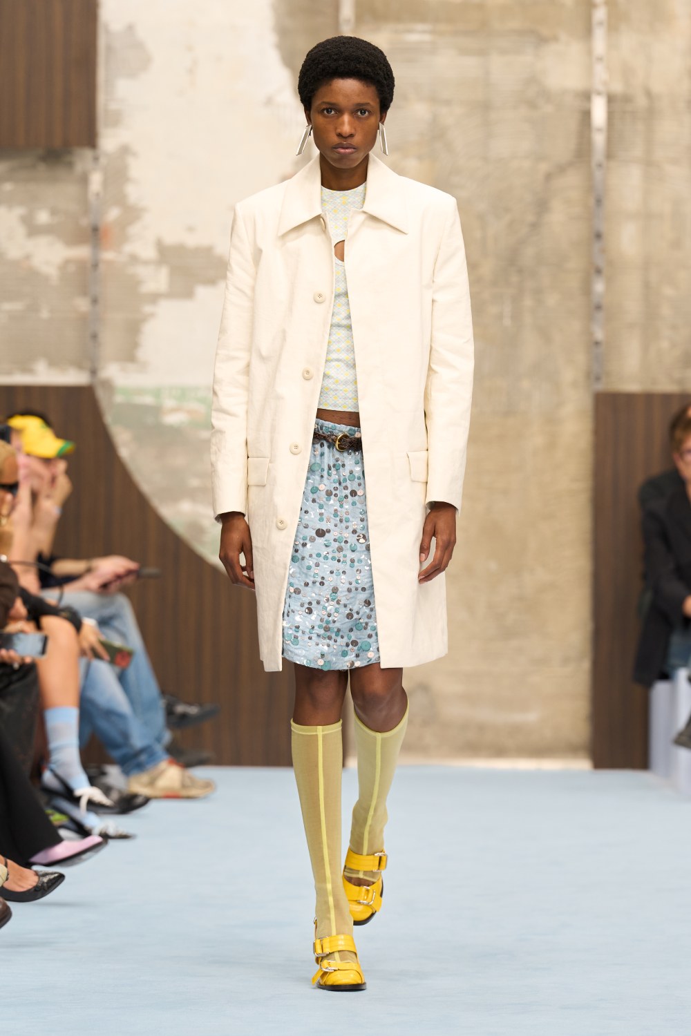 Marni SS27 revela lo interno y juega con la idea de mostrar