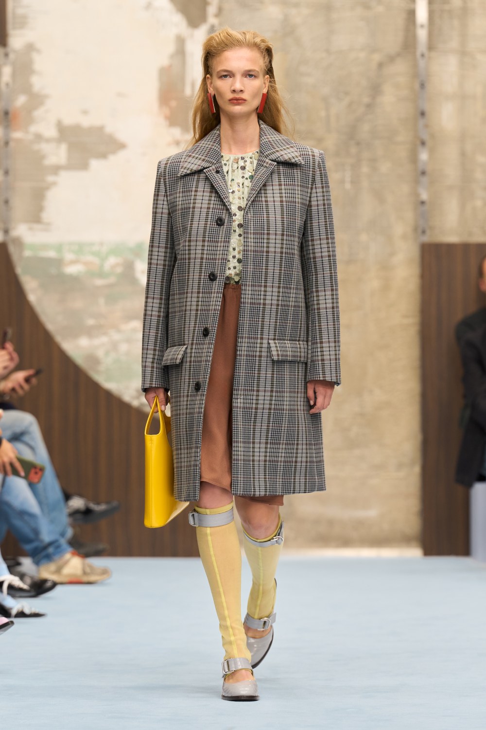 Marni SS27 revela lo interno y juega con la idea de mostrar