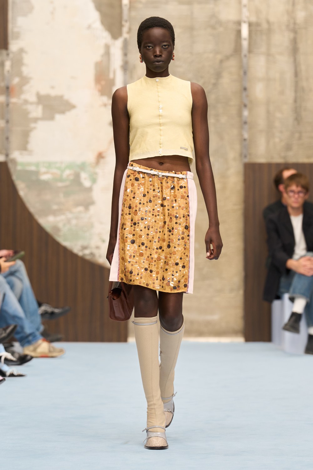 Marni SS27 revela lo interno y juega con la idea de mostrar
