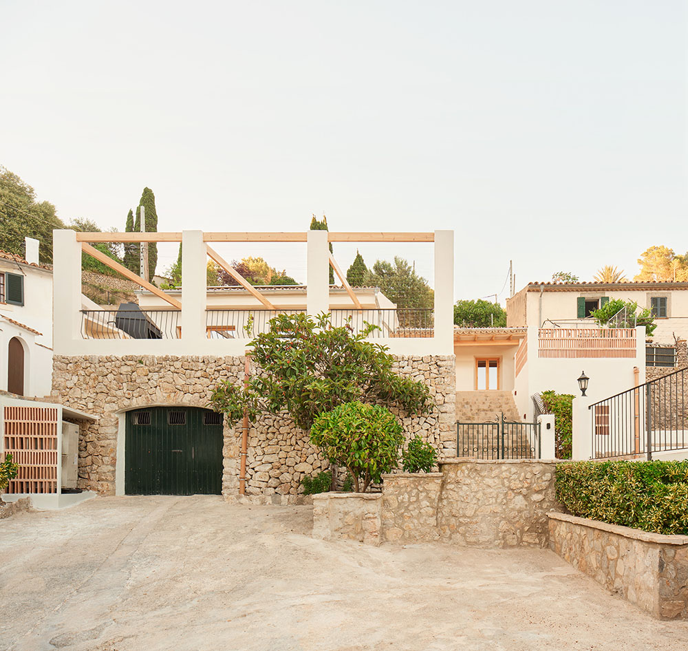 Ca Sa Font: Miel Arquitectos alarga el verano mallorquín