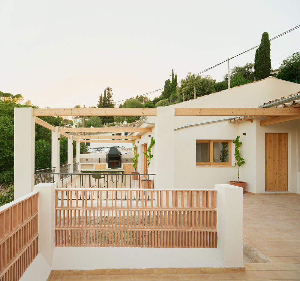 Ca Sa Font: Miel Arquitectos alarga el verano mallorquín