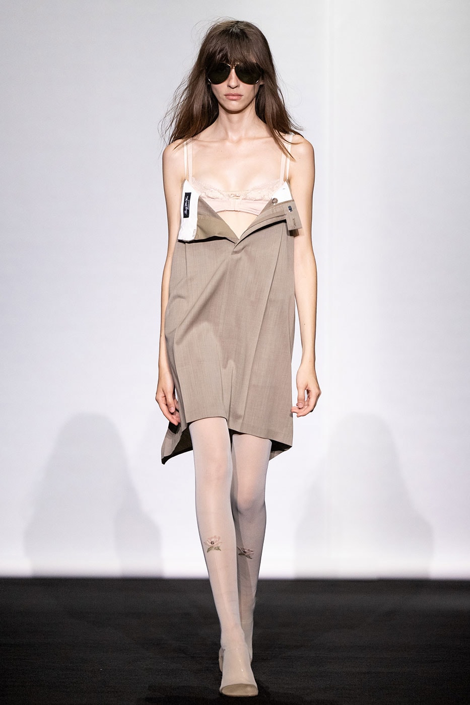 MM6 Maison Margiela hibrida el armario clásico para SS27
