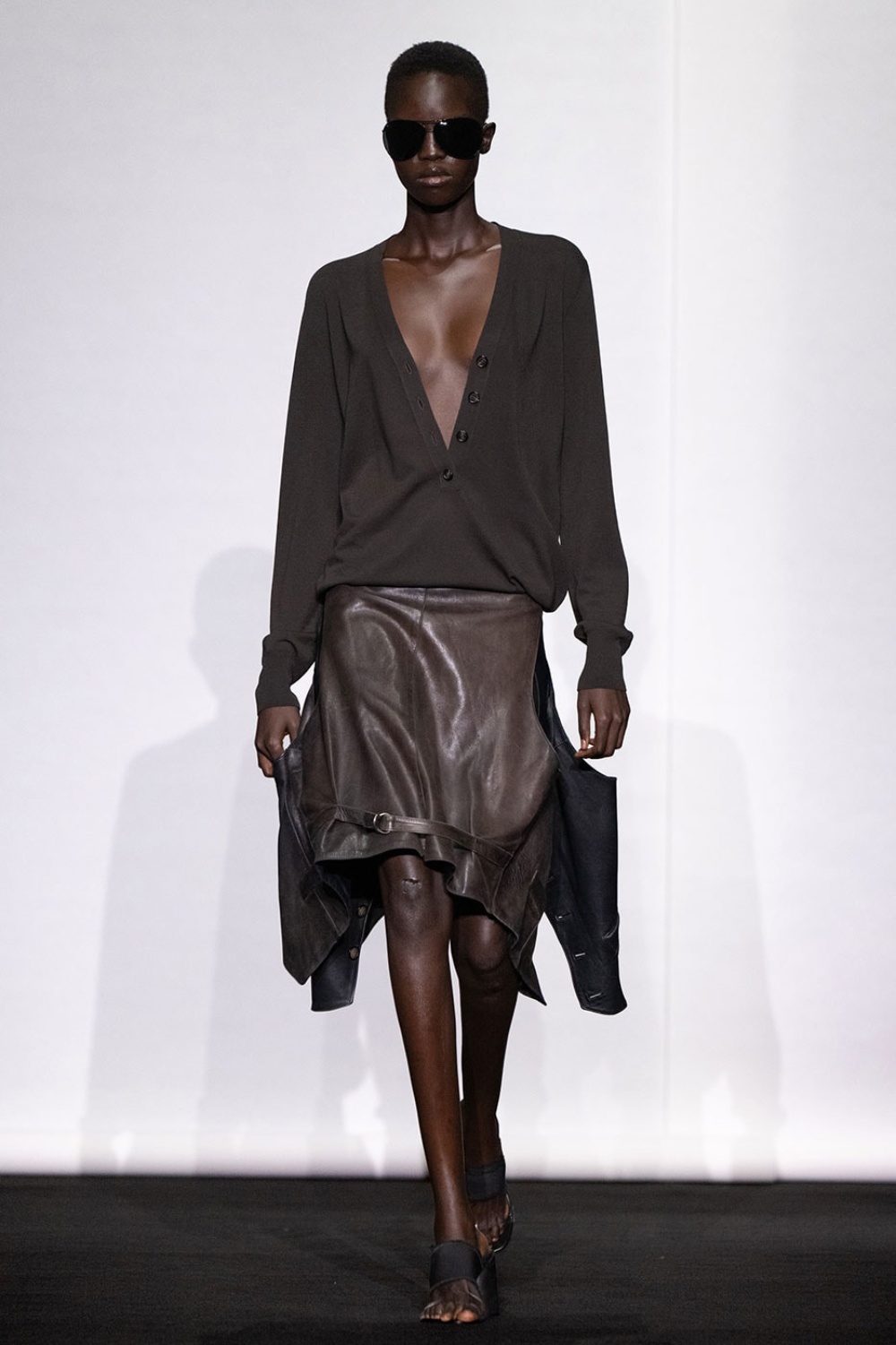 MM6 Maison Margiela hibrida el armario clásico para SS27