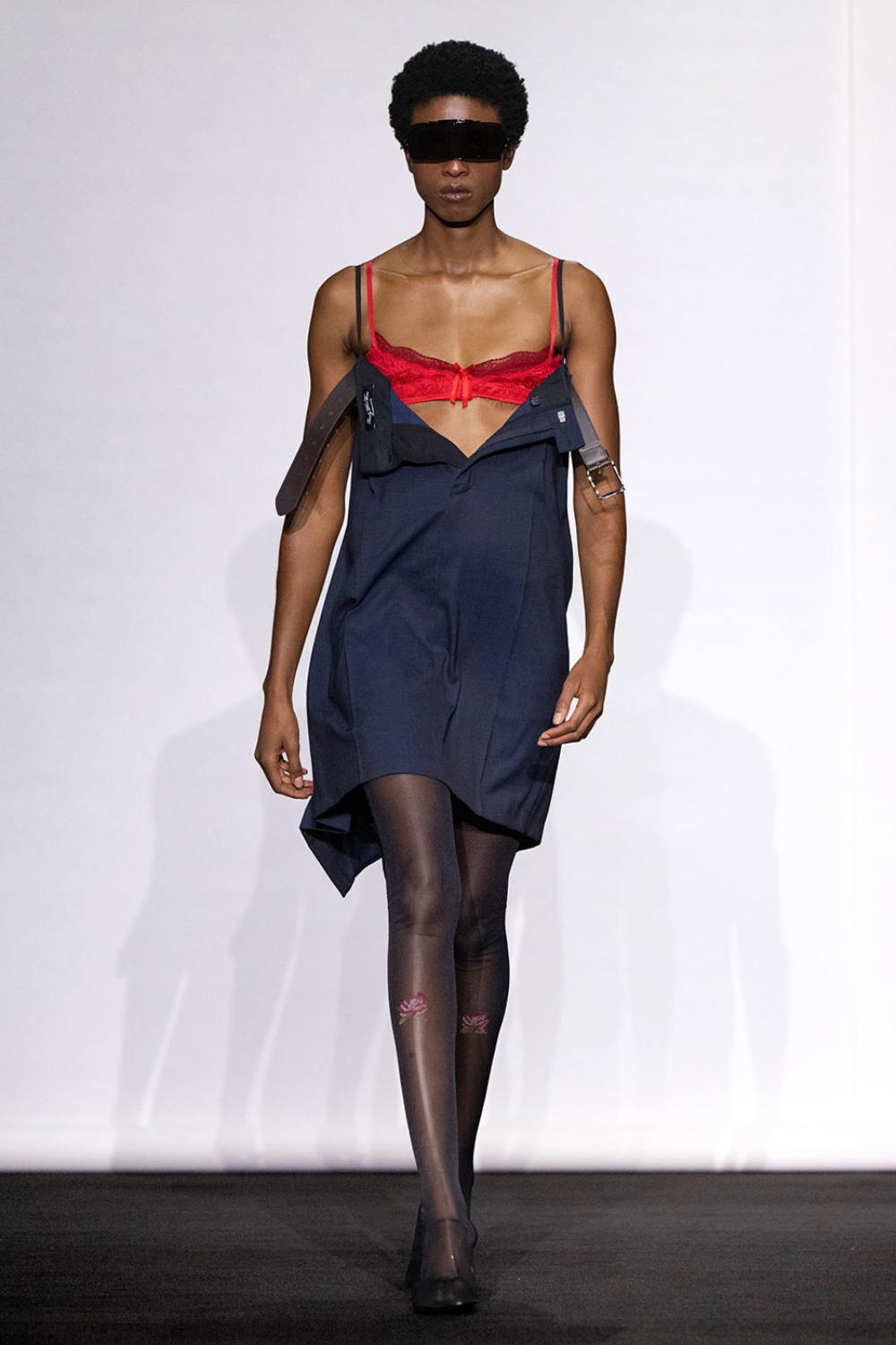 MM6 Maison Margiela hibrida el armario clásico para SS27