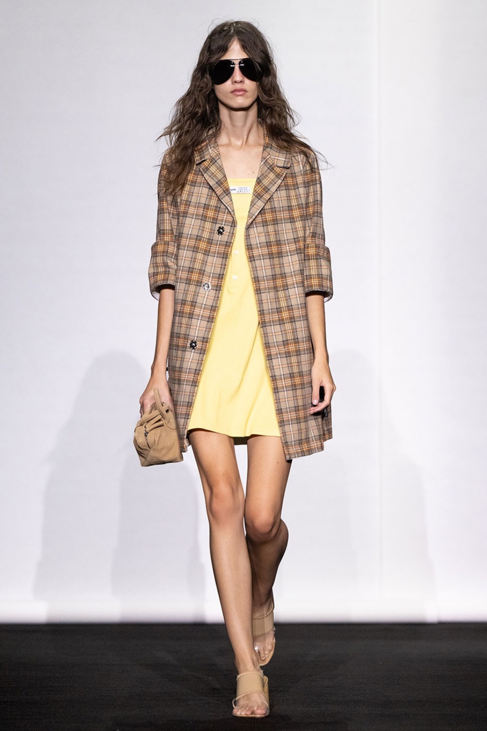 MM6 Maison Margiela hibrida el armario clásico para SS27