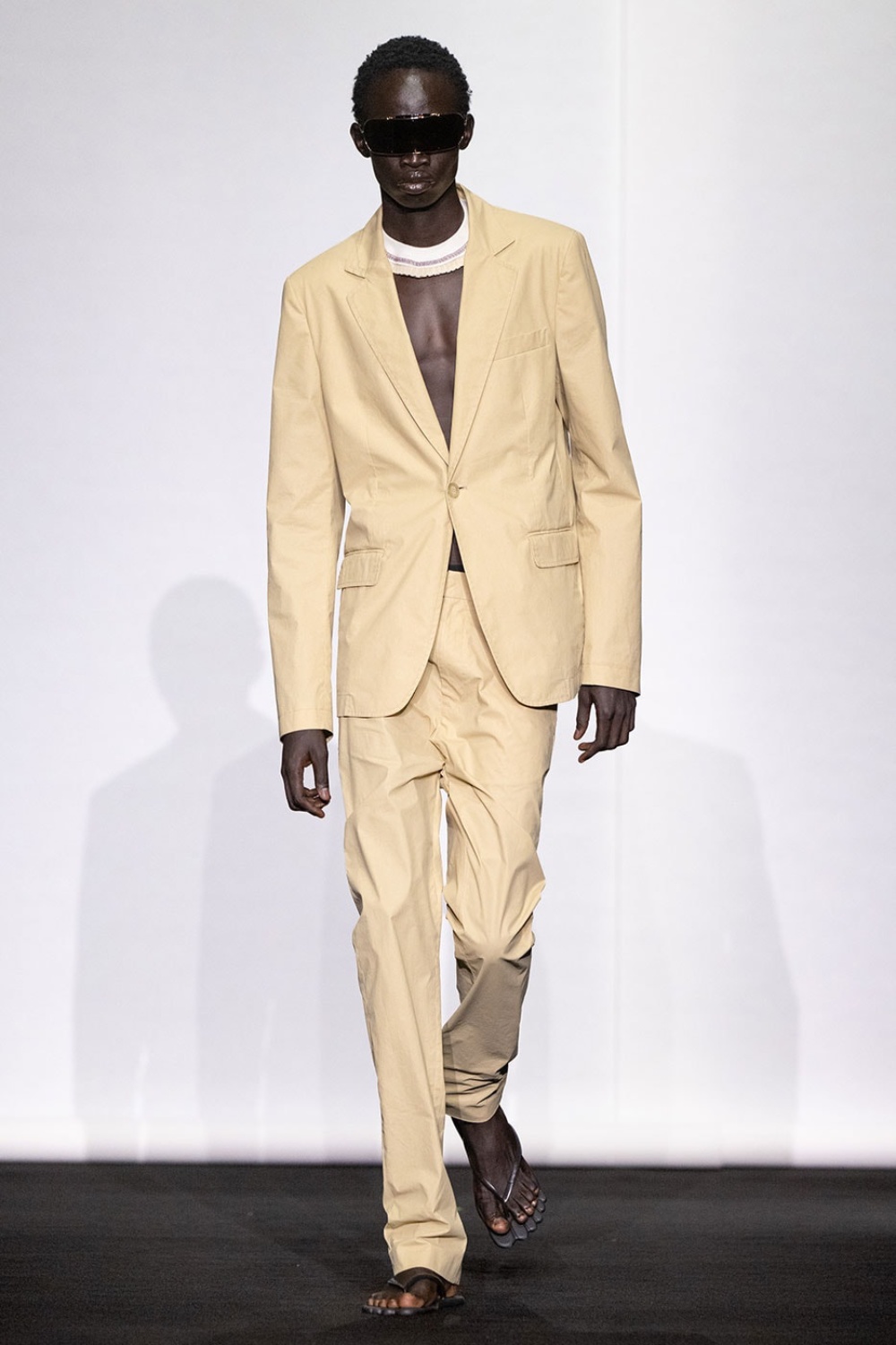 MM6 Maison Margiela hibrida el armario clásico para SS27