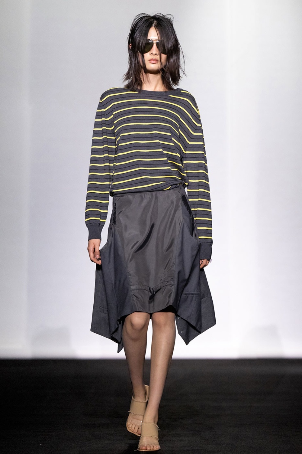 MM6 Maison Margiela hibrida el armario clásico para SS27