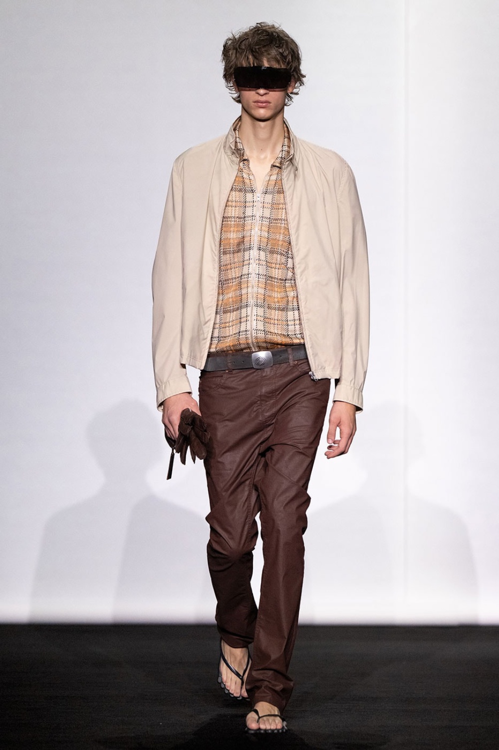 MM6 Maison Margiela hibrida el armario clásico para SS27