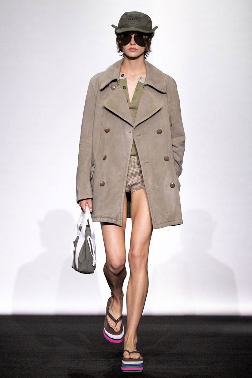 MM6 Maison Margiela hibrida el armario clásico para SS27