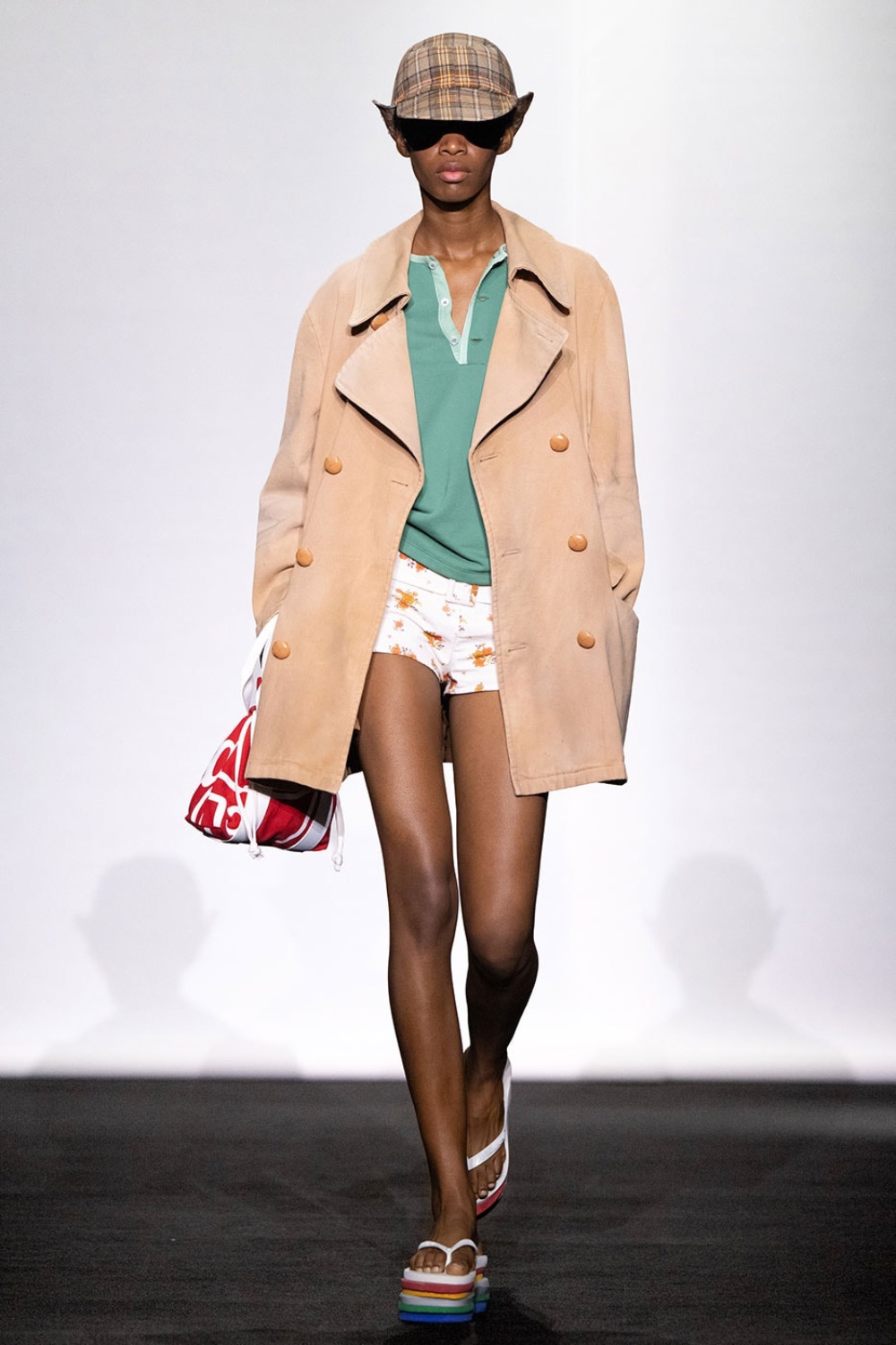 MM6 Maison Margiela hibrida el armario clásico para SS27