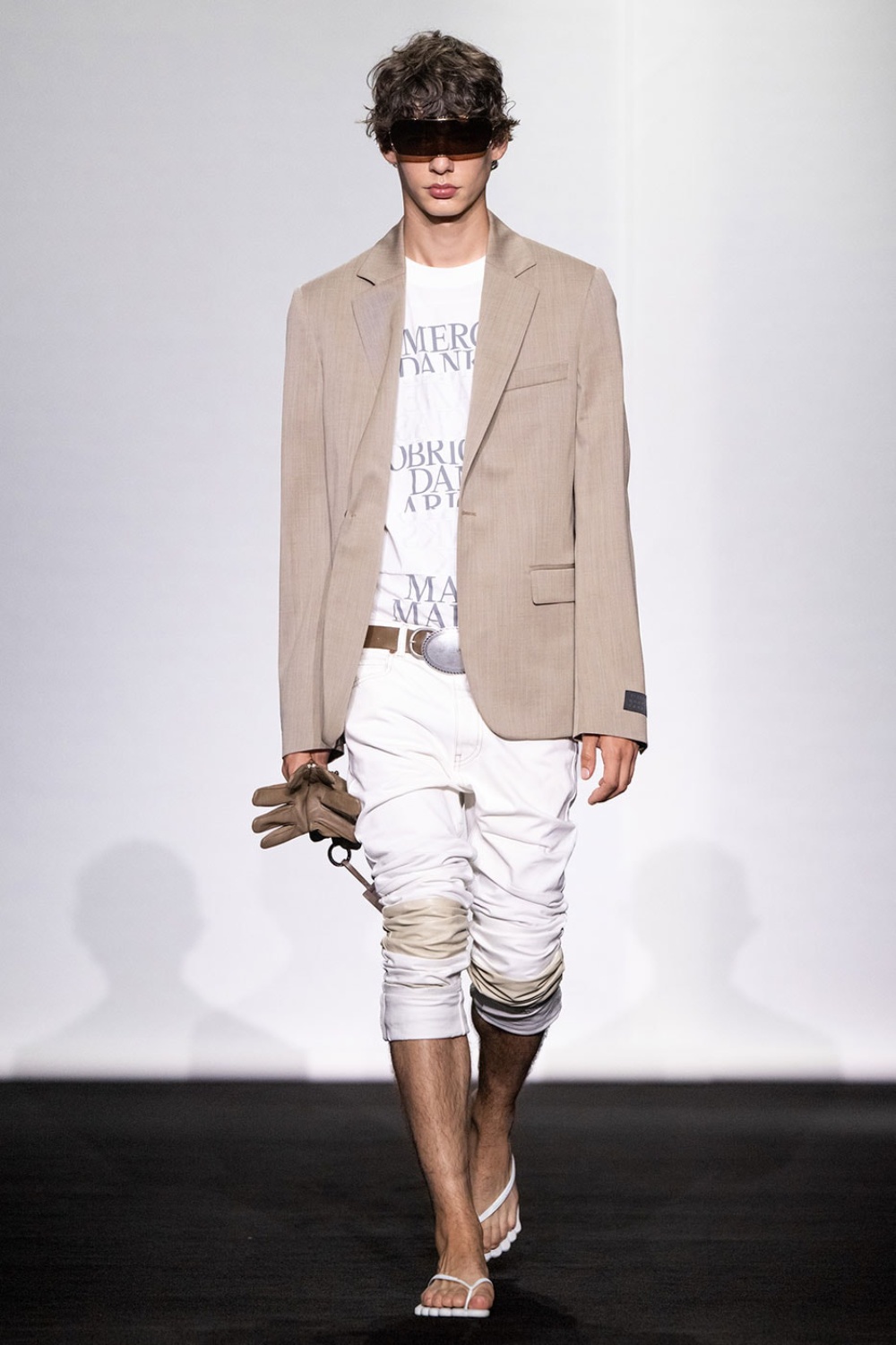 MM6 Maison Margiela hibrida el armario clásico para SS27