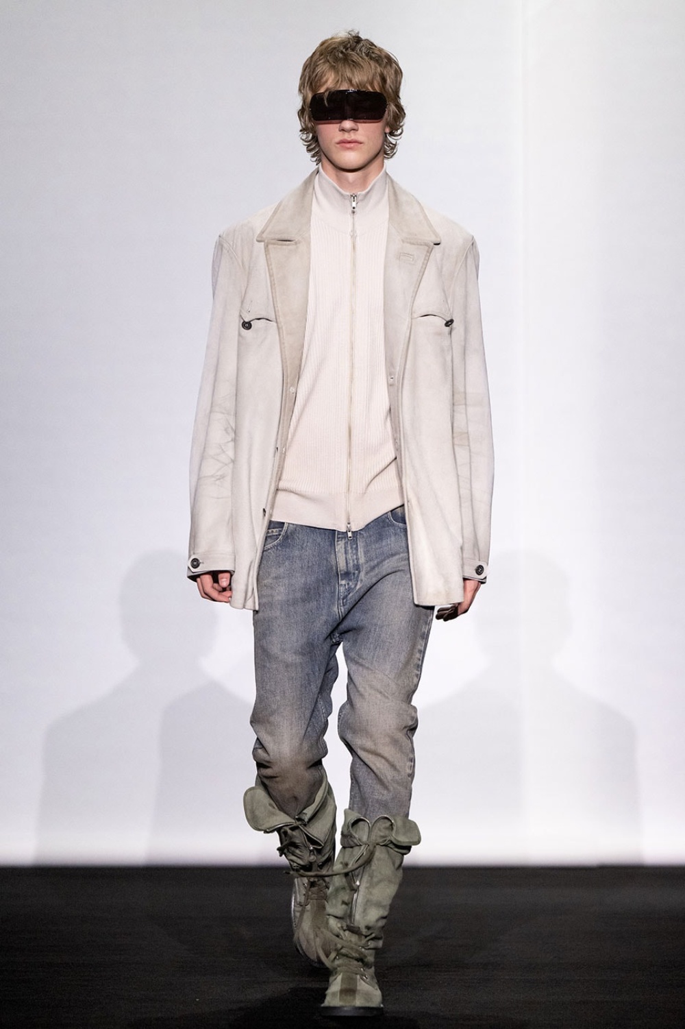 MM6 Maison Margiela hibrida el armario clásico para SS27