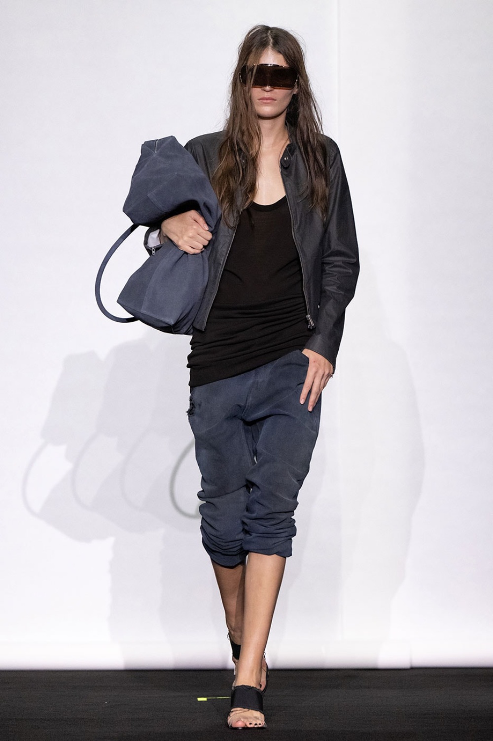 MM6 Maison Margiela hibrida el armario clásico para SS27