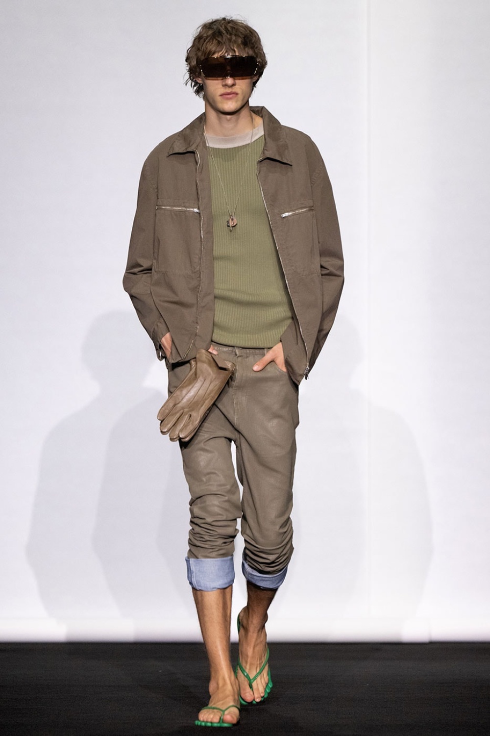 MM6 Maison Margiela hibrida el armario clásico para SS27