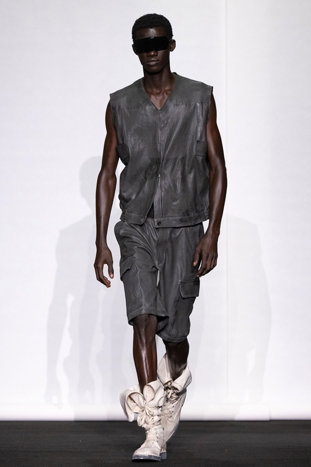 MM6 Maison Margiela hibrida el armario clásico para SS27